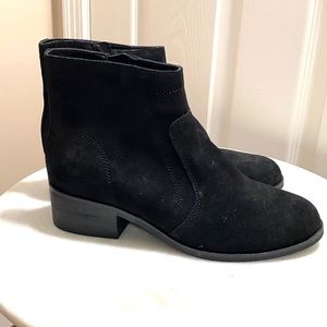 Gibson Latimer Black Cow Leather Side Zipper Booties Size 9. NWT